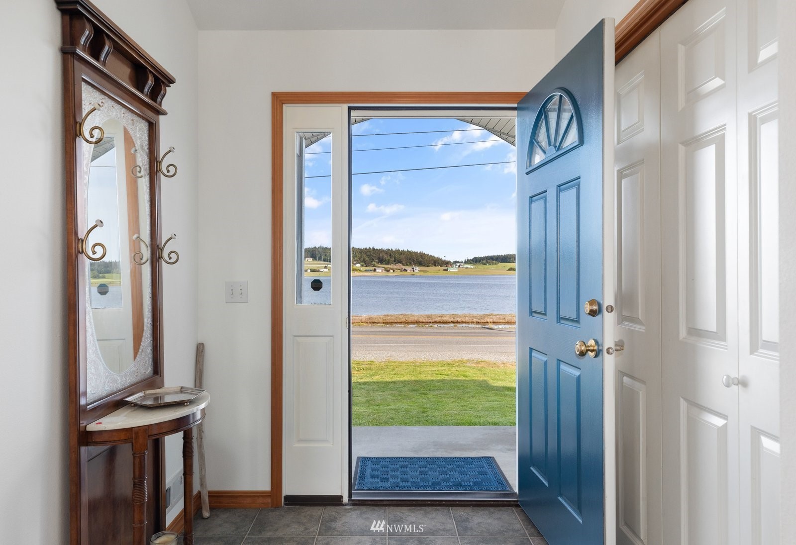 2585 West Beach Road Oak Harbor, WA 98277 - Photo 5 of 38