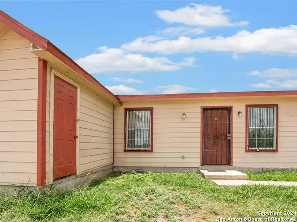 $900 | 5846 Elm Valley Drive, Unit 1, San Antonio, TX 78242