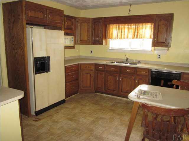 5044 Iva Road Jay, FL 32565 - Photo 2 of 16 KITCHEN