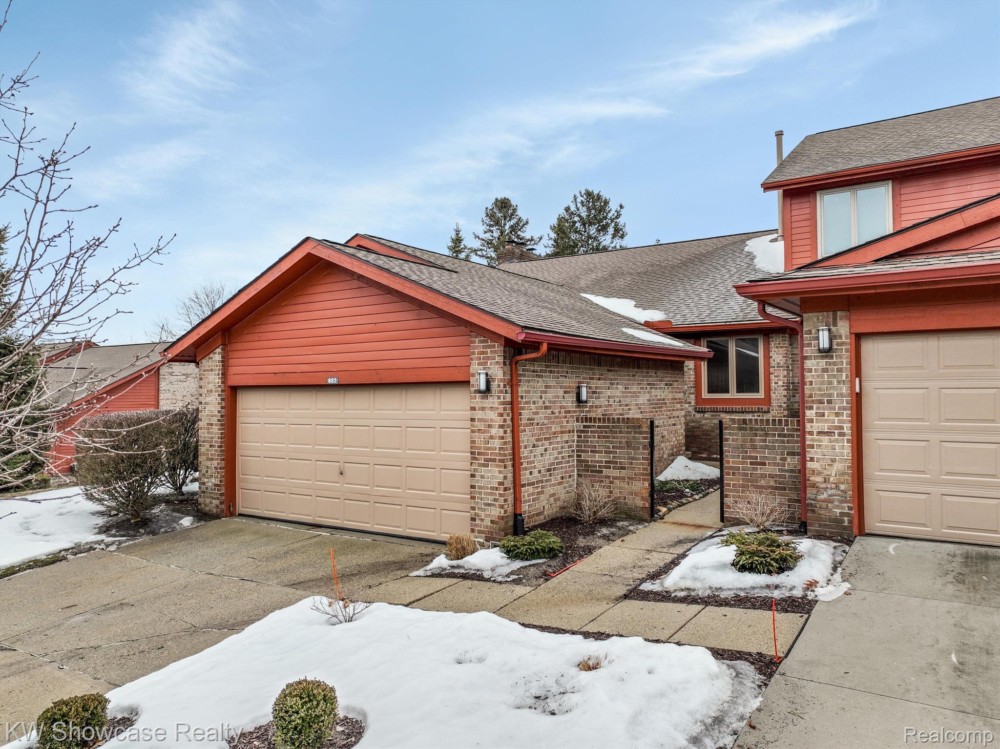 882 GreenView Court Rochester, MI 48307 - Photo 3 of 44