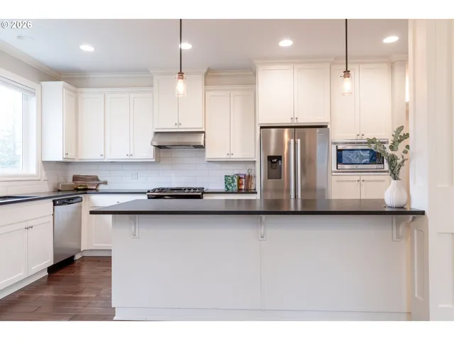 $889,000 | 1922 Northwest 114th Avenue, Portland, OR 97229