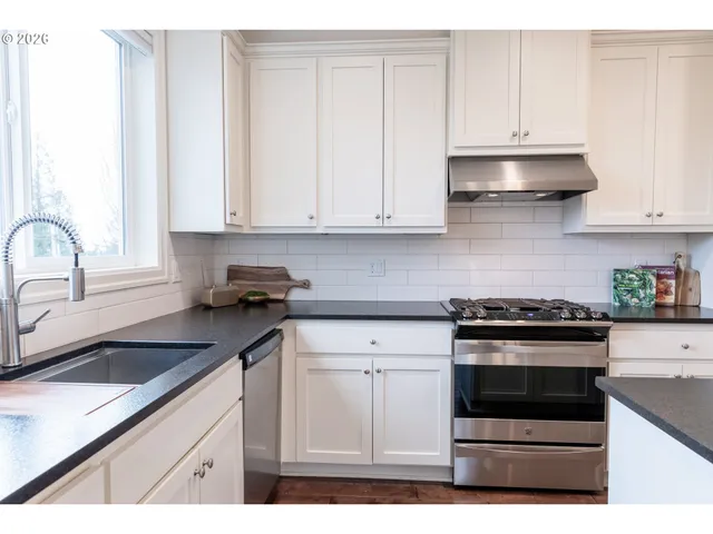 $889,000 | 1922 Northwest 114th Avenue, Portland, OR 97229