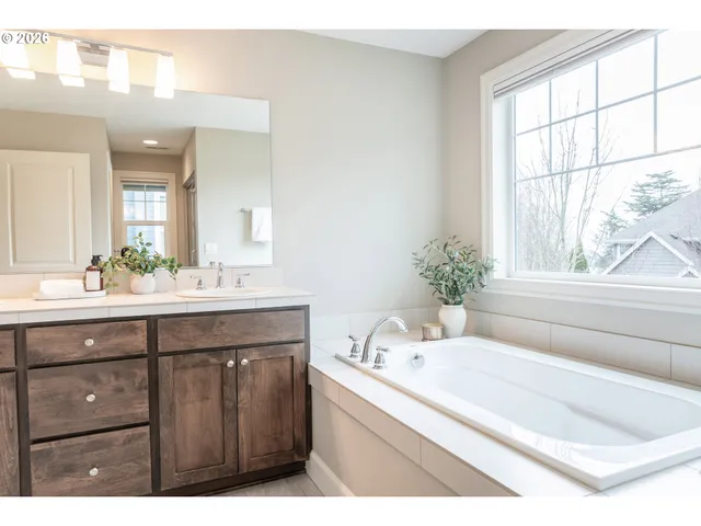 $889,000 | 1922 Northwest 114th Avenue, Portland, OR 97229