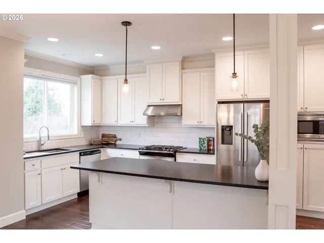 $889,000 | 1922 Northwest 114th Avenue, Portland, OR 97229