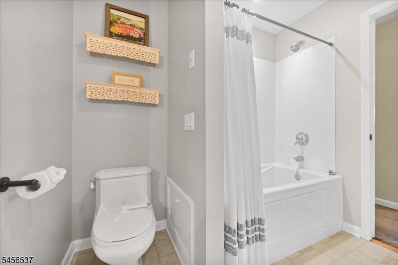 1087 Buxton Road Bridgewater, NJ 08807 - Photo 20 of 32 Gallery Image 20