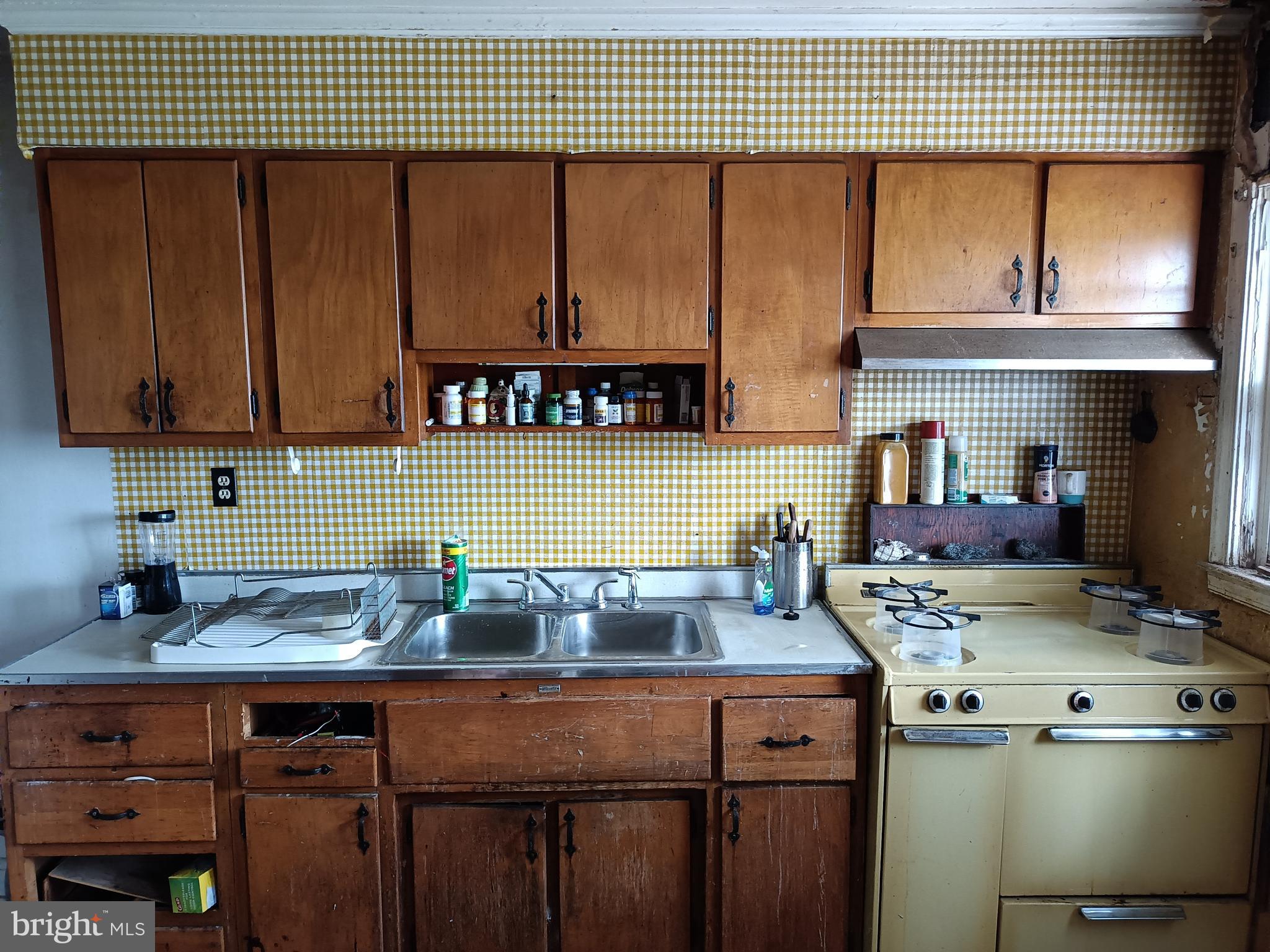 5013 Schaub Avenue Baltimore, MD 21206 - Photo 4 of 7 a kitchen with a sink and a cabinets