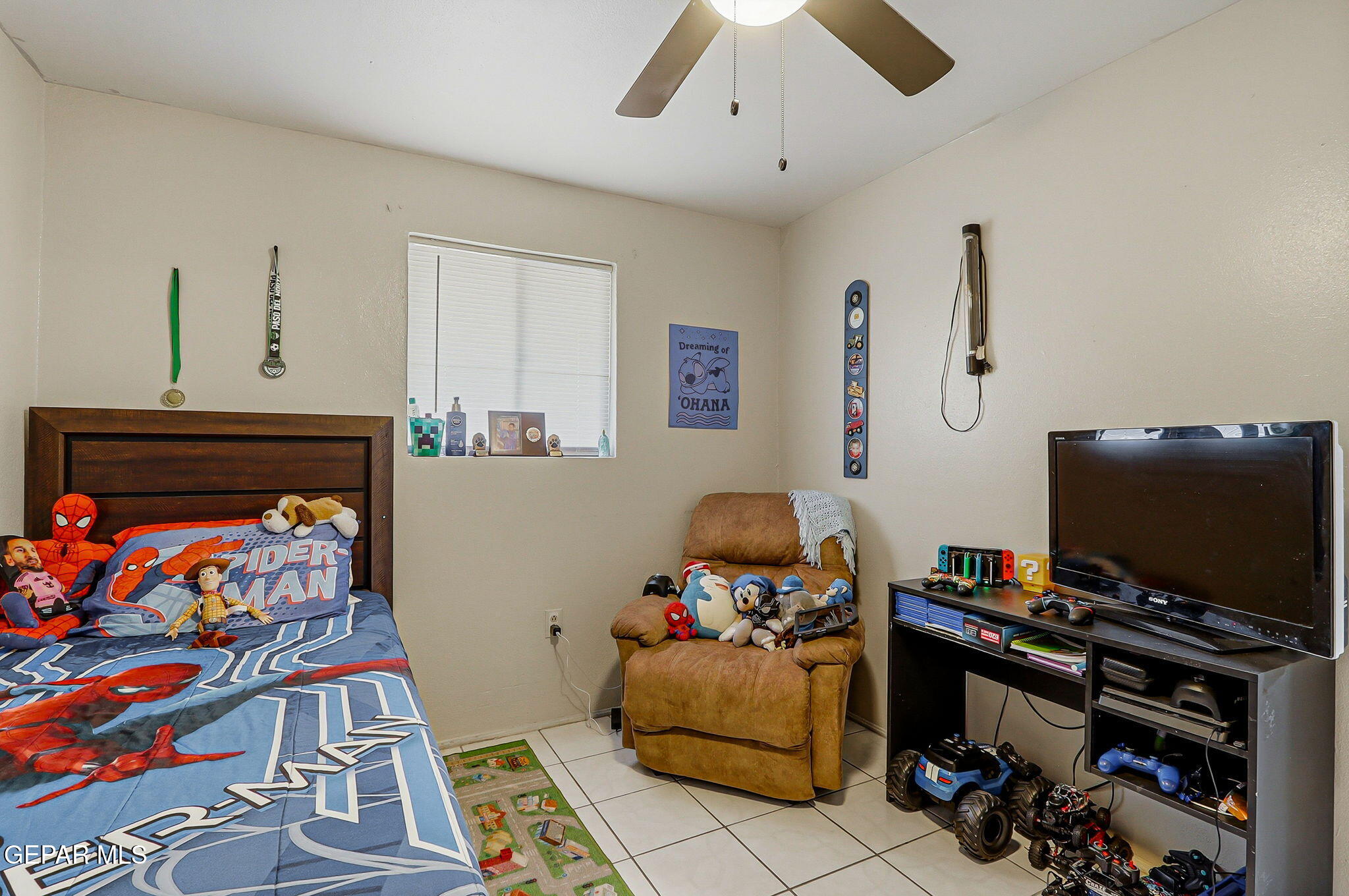 10540 Socorro Road Socorro, TX 79927 - Photo 24 of 45 a room with furniture and a flat screen tv