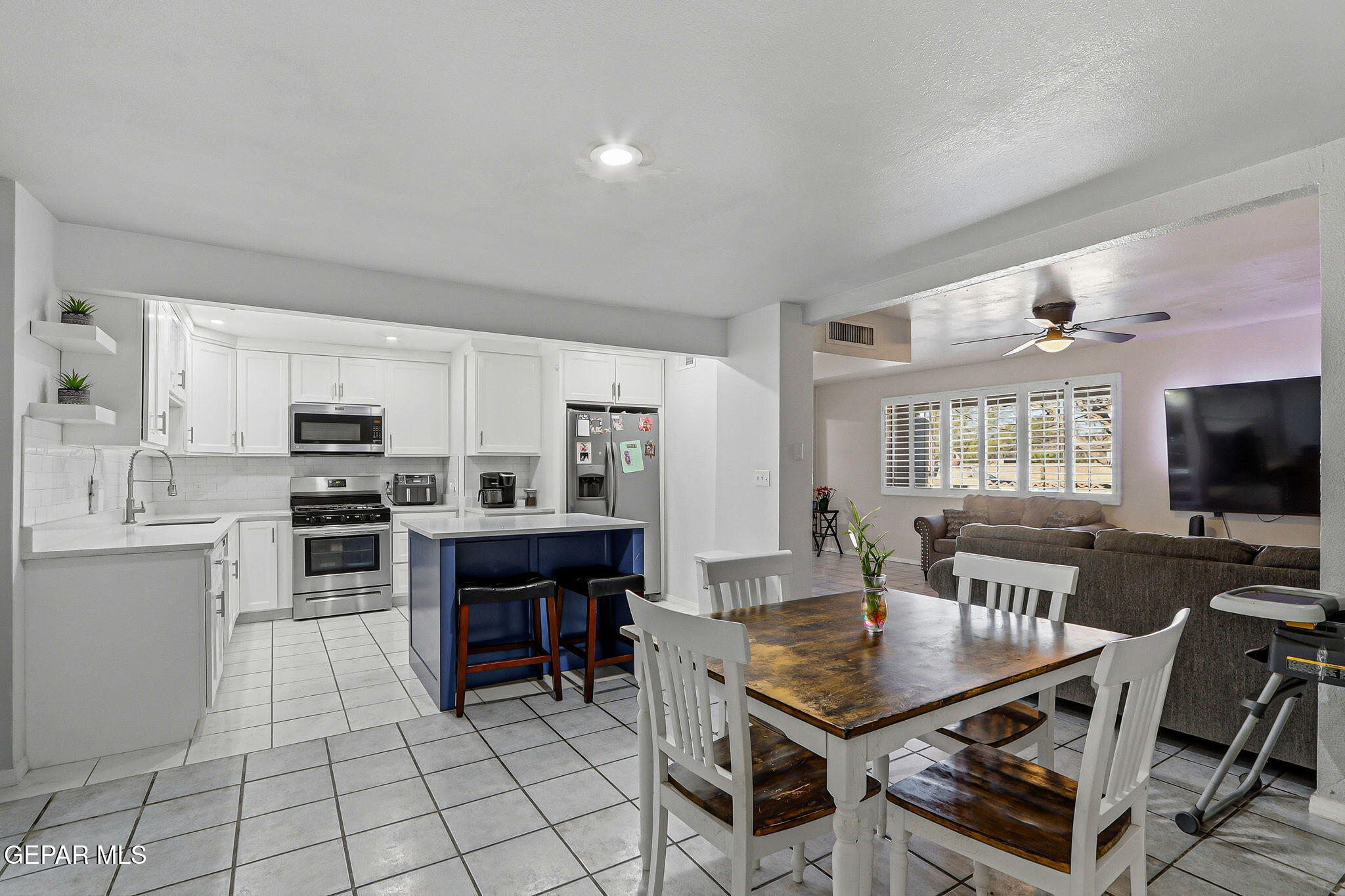 10540 Socorro Road Socorro, TX 79927 - Photo 6 of 45 a room with furniture a flat screen tv and kitchen view
