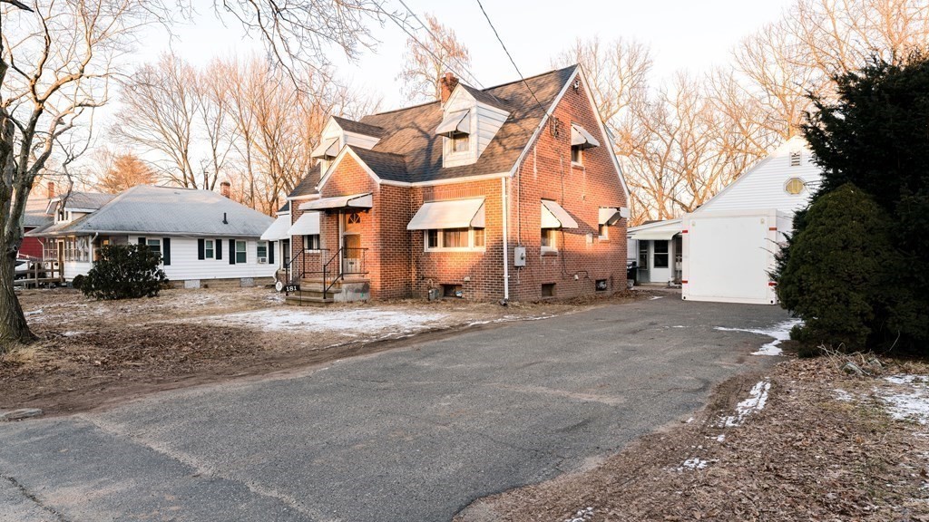 181 Laurelton Street Springfield, MA 01109 - Photo 2 of 17 a view of a town with large trees