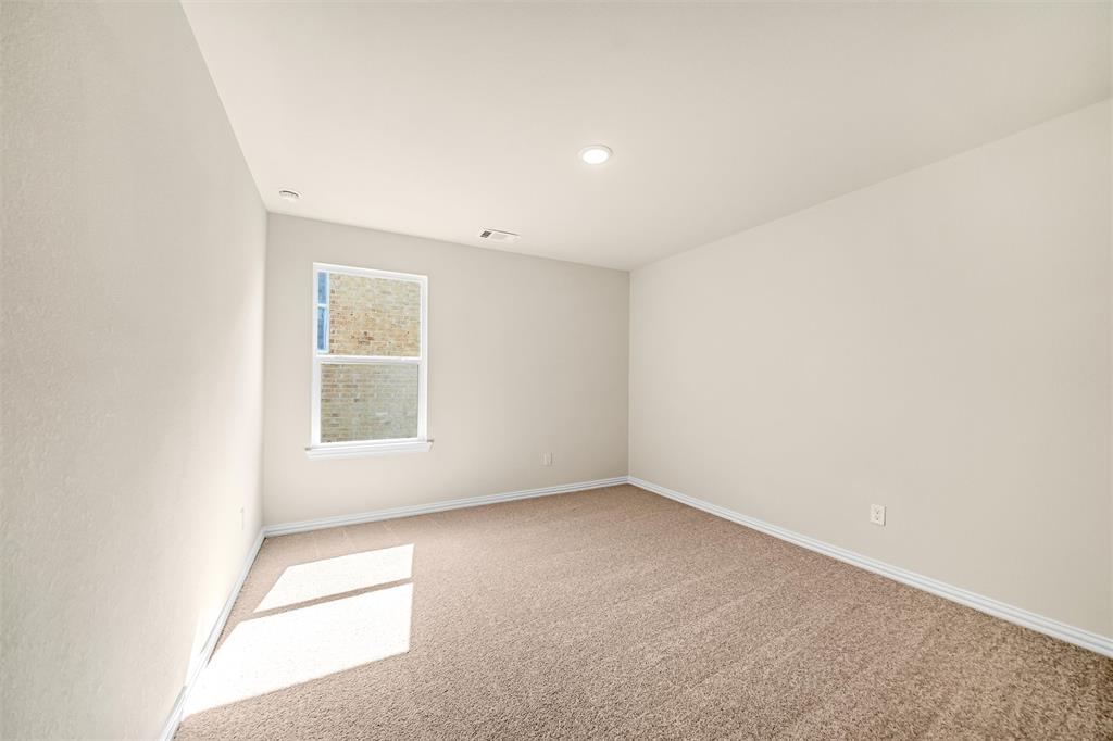 3516 Columbus Street Gainesville, TX 76240 - Photo 27 of 40 an empty room with a window