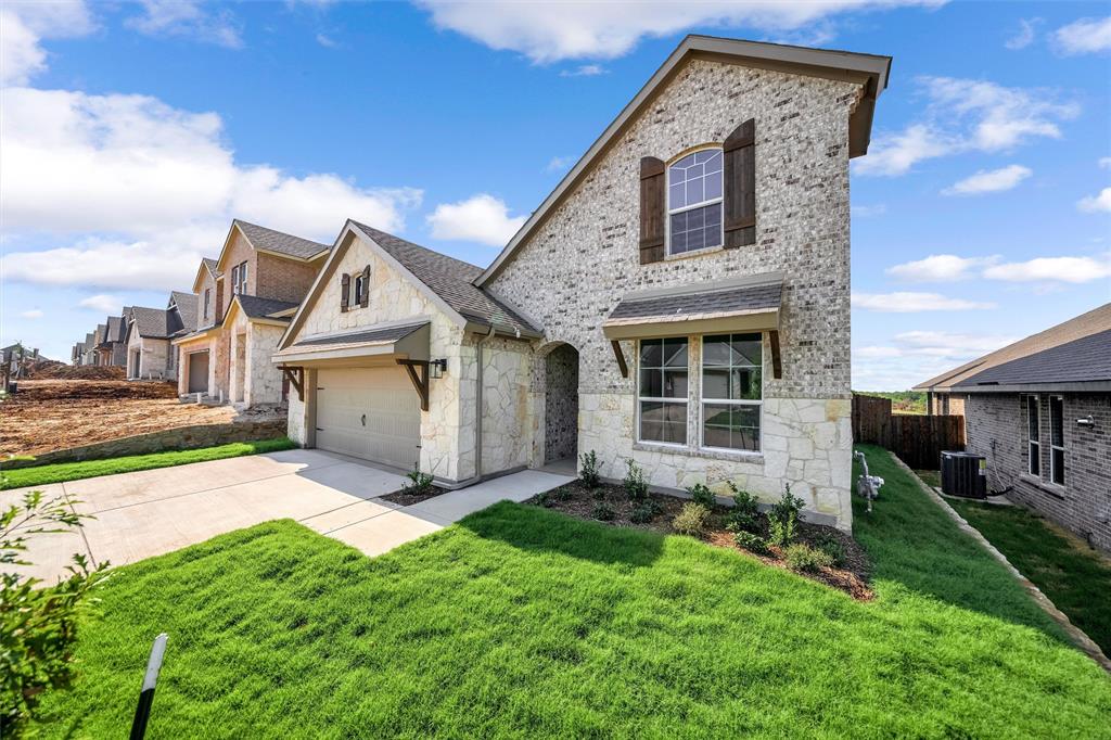 3516 Columbus Street Gainesville, TX 76240 - Photo 4 of 40 a view of a yard in front of a house with plants and large tree
