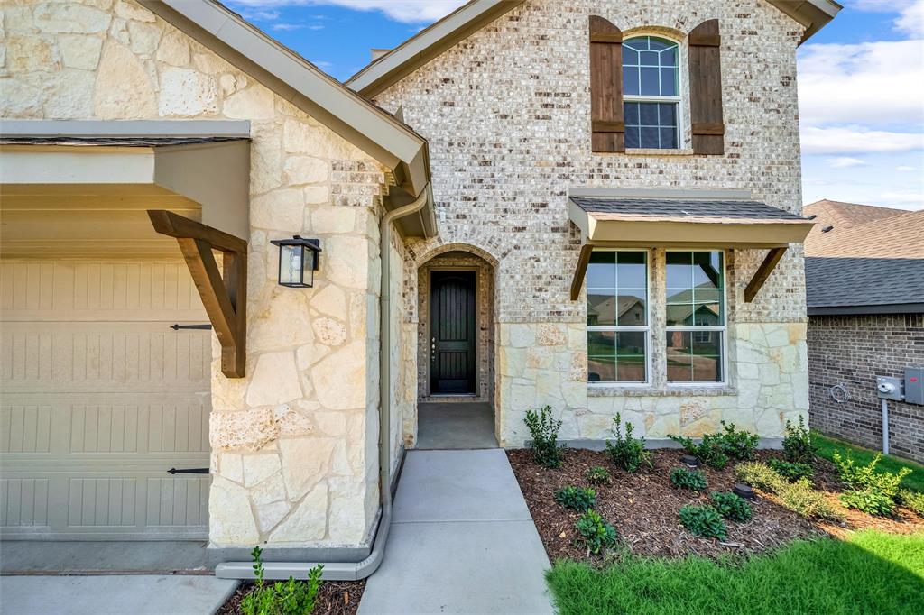 3516 Columbus Street Gainesville, TX 76240 - Photo 5 of 40 a front view of a house with garage