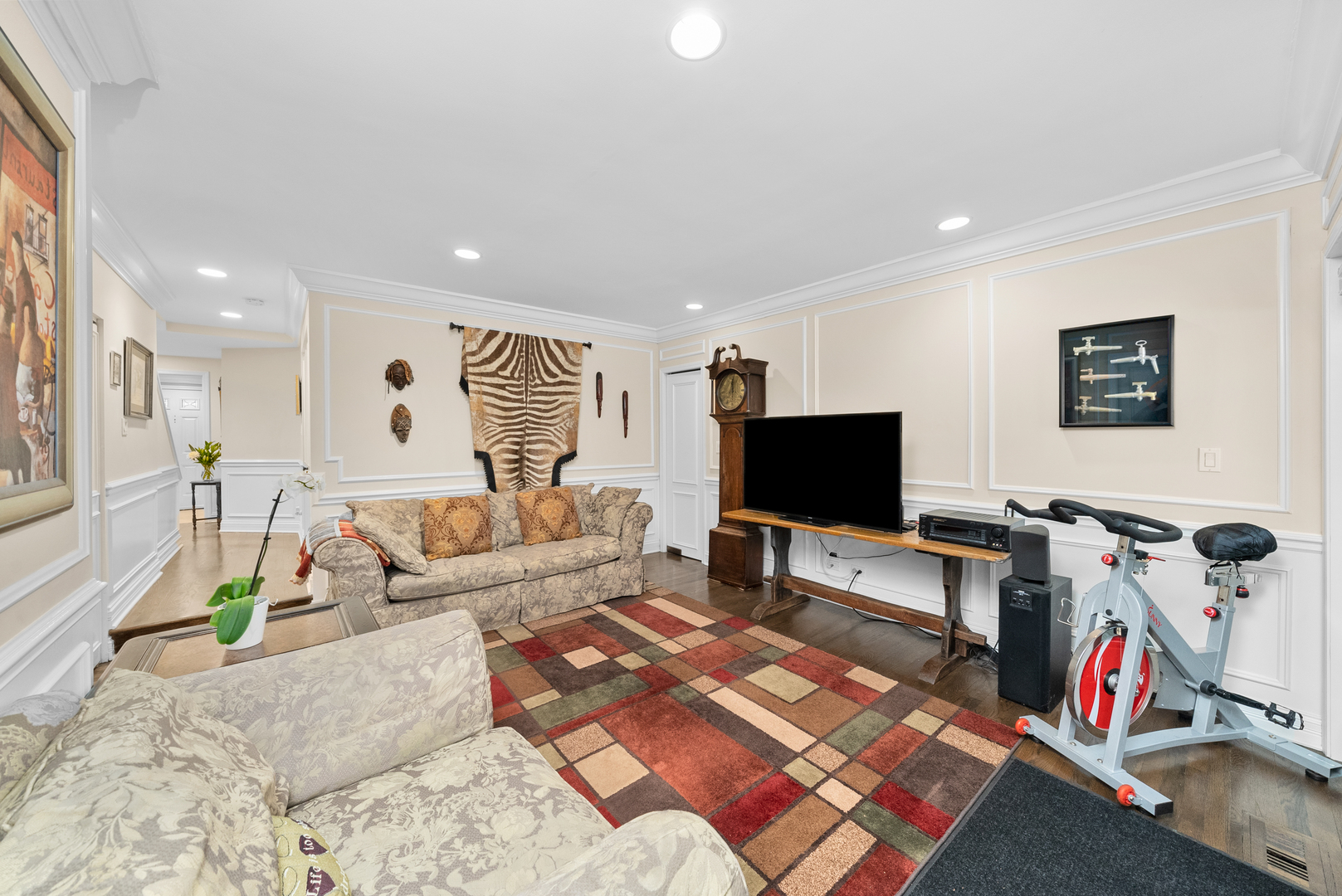 55 West Goethe Street, Unit 1222 Chicago, IL 60610 - Photo 31 of 43 a living room with furniture and a flat screen tv