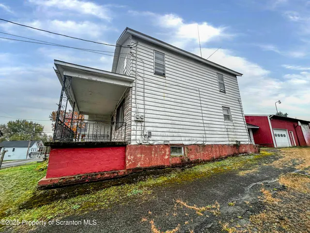 a view of backyard with deck and roof