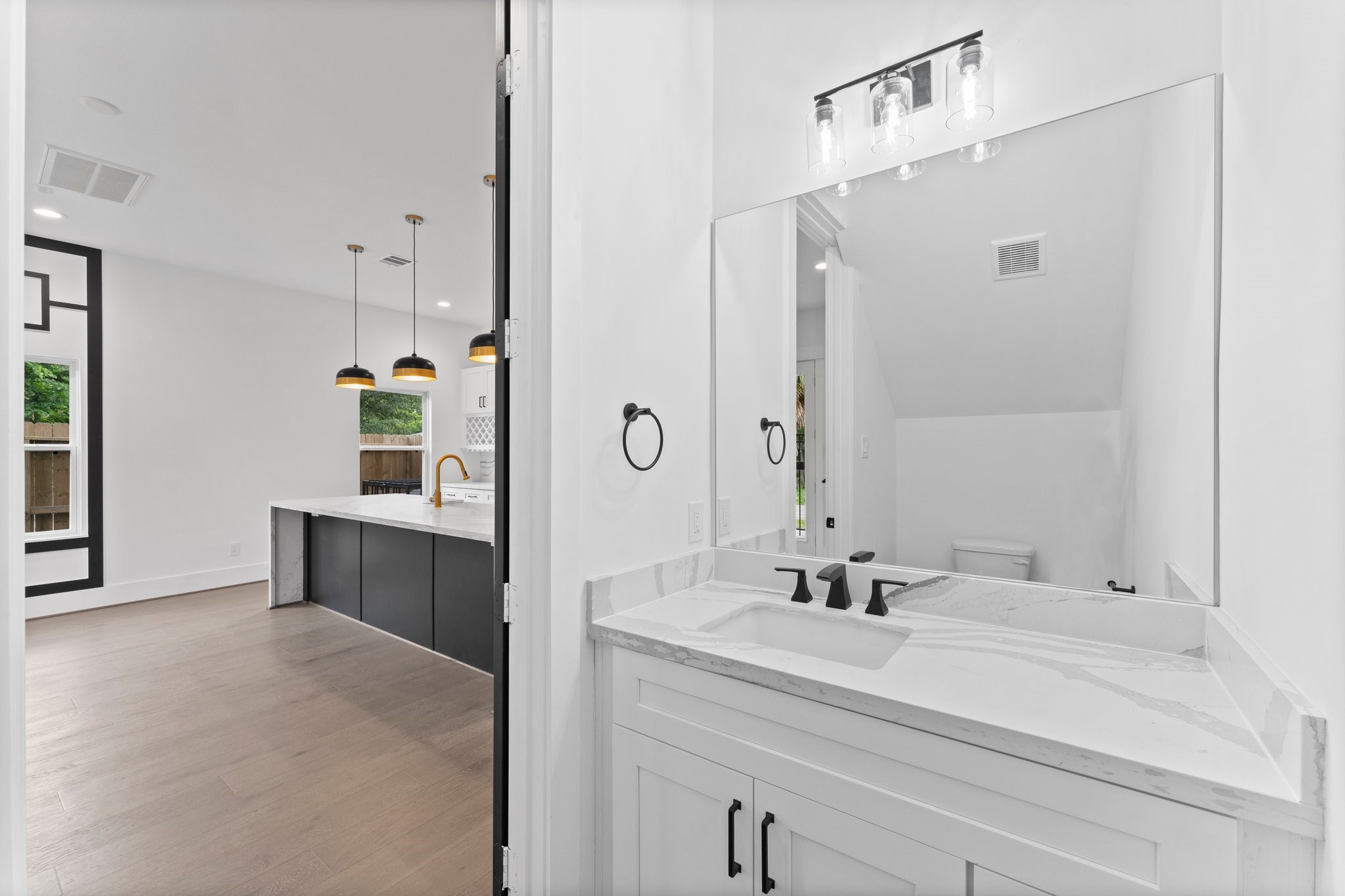 4303 Buck Street Houston, TX 77020 - Photo 15 of 28 Powder Room