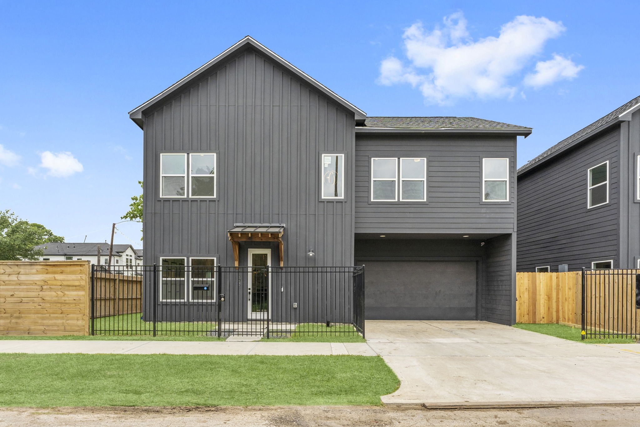 4303 Buck Street Houston, TX 77020 - Photo 2 of 28 Fully fenced yard!
