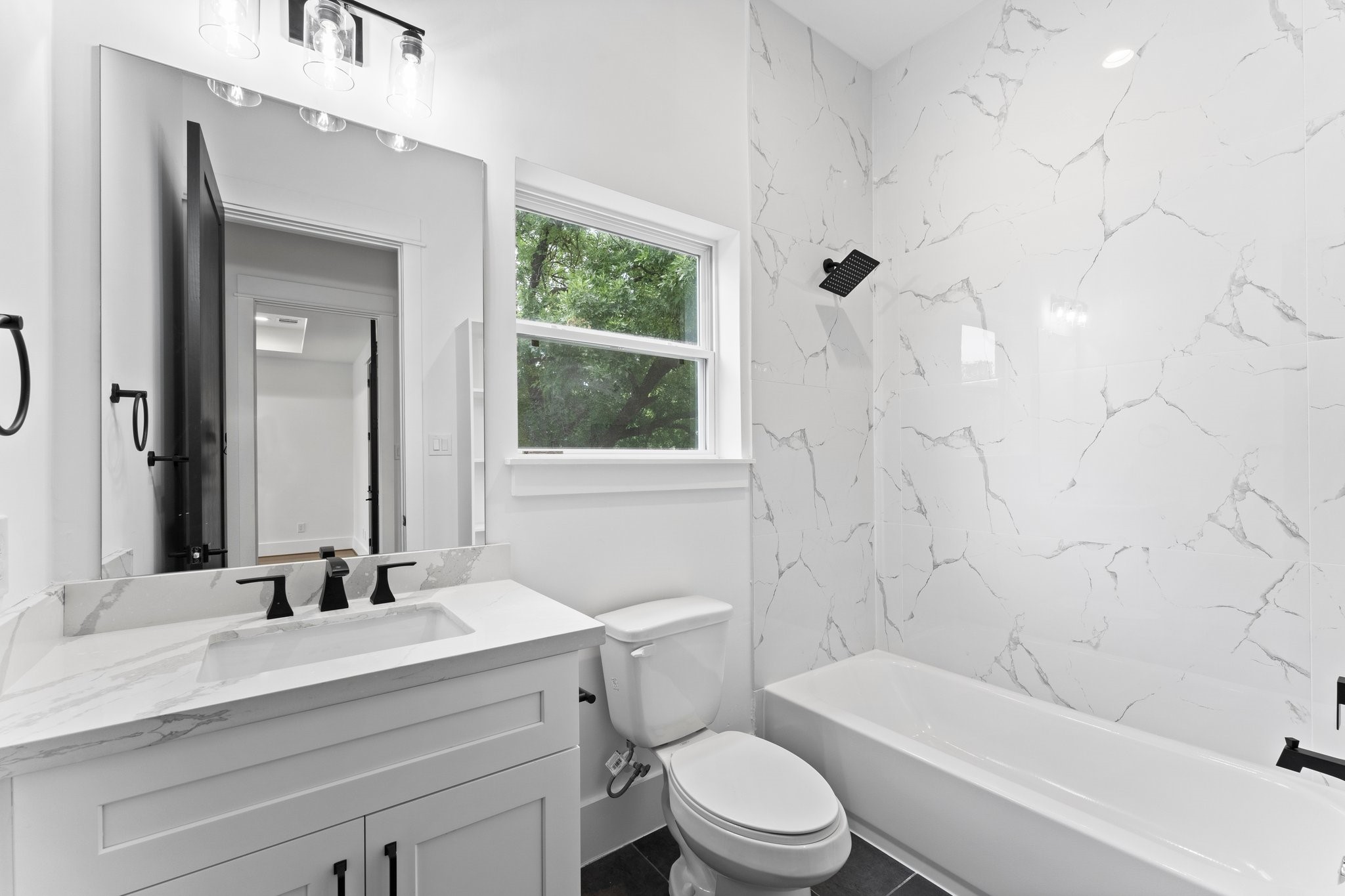 4303 Buck Street Houston, TX 77020 - Photo 26 of 28 Secondary Bathroom