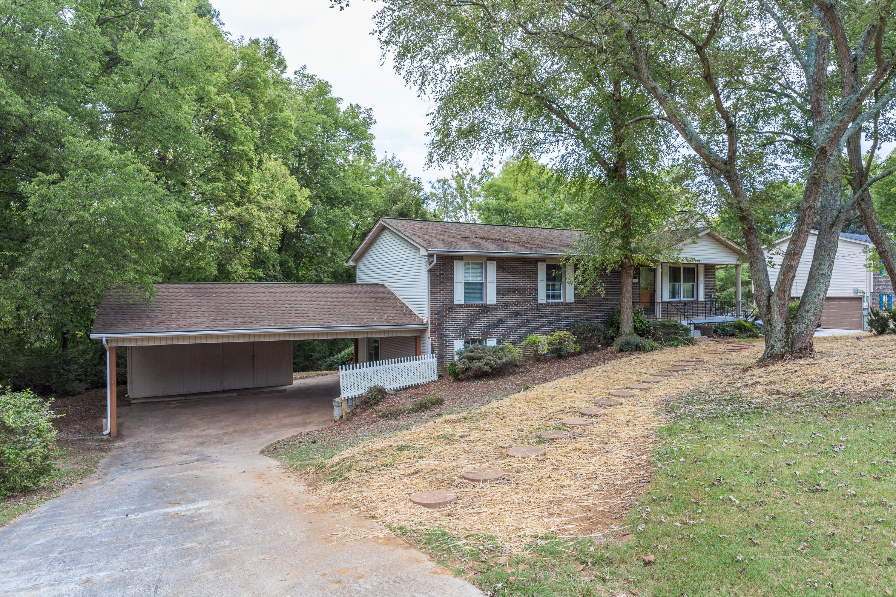 10822 Dundee Road Knoxville, TN 37934 - Photo 22 of 25 10822 Dundee DiFranco Home Team-Carport
