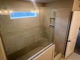 9158 Fuller Road, Unit 14 Chattanooga, TN 37421 - Photo 11 of 20 Stand Up Shower w/ Niche