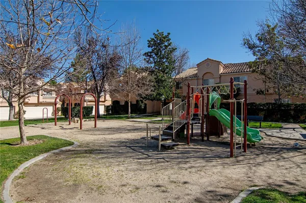 $515,000 | 25126 Steinbeck Avenue, Unit H, Stevenson Ranch, CA 91381