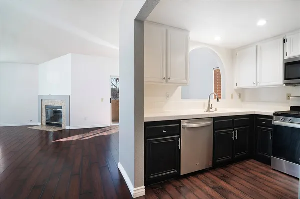 $515,000 | 25126 Steinbeck Avenue, Unit H, Stevenson Ranch, CA 91381