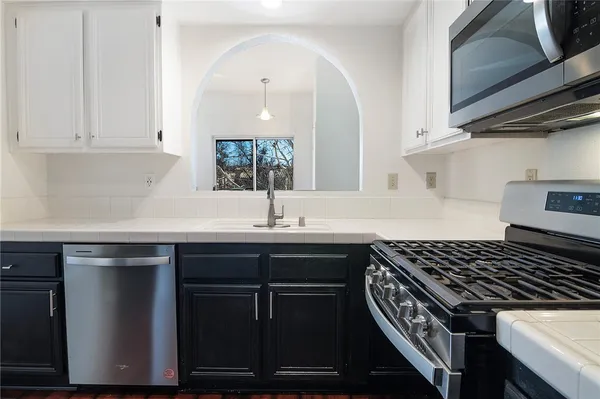 $515,000 | 25126 Steinbeck Avenue, Unit H, Stevenson Ranch, CA 91381