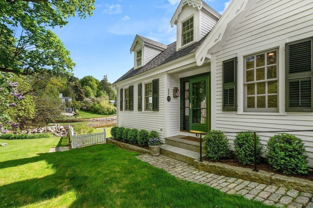 4 Lane Road Gloucester, MA 01930 - Photo 7 of 34