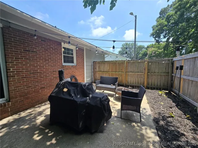 a view of a house with backyard and sitting area
