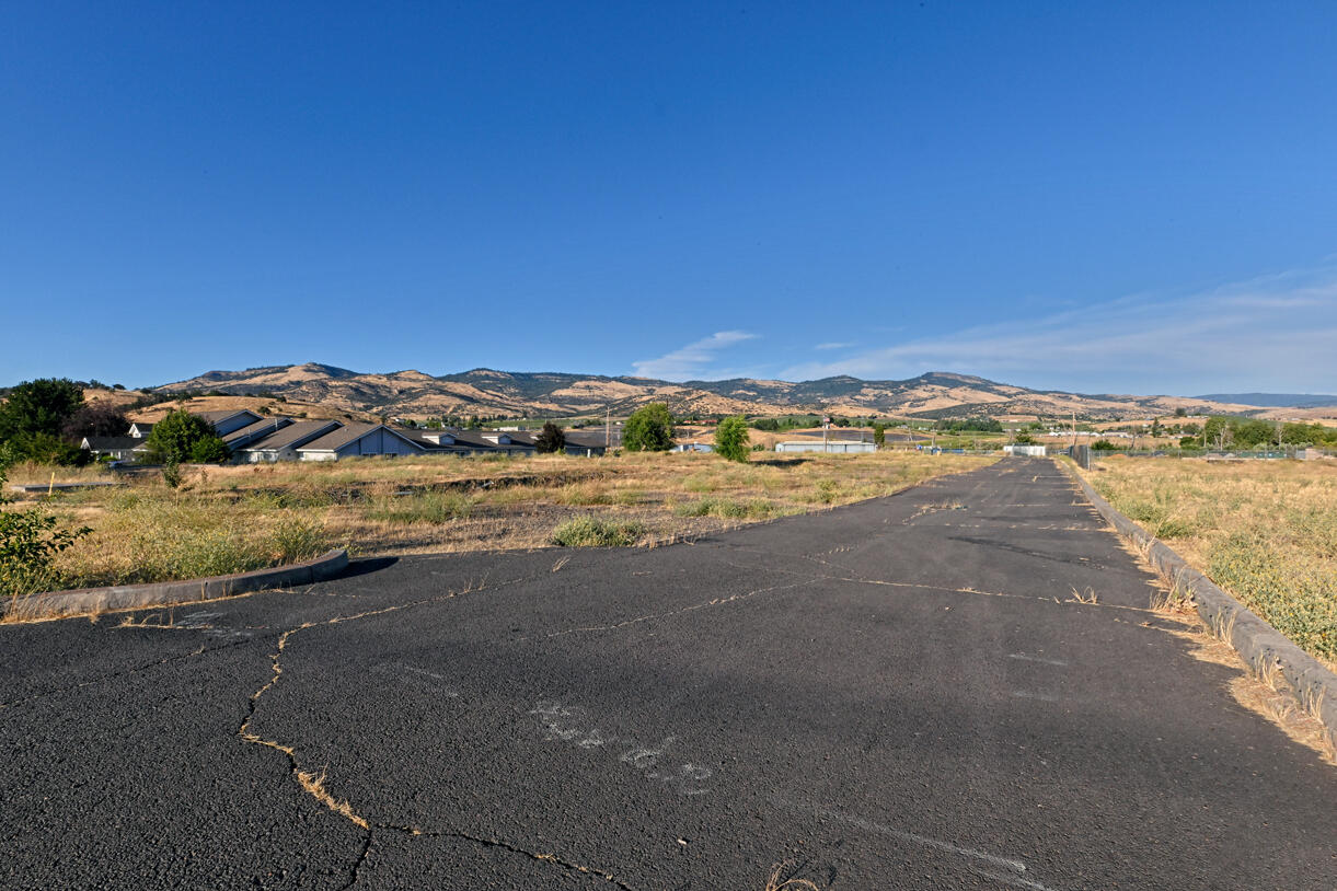 Suncrest Road Talent, OR 97540 - Photo 1 of 22 DSC_7655