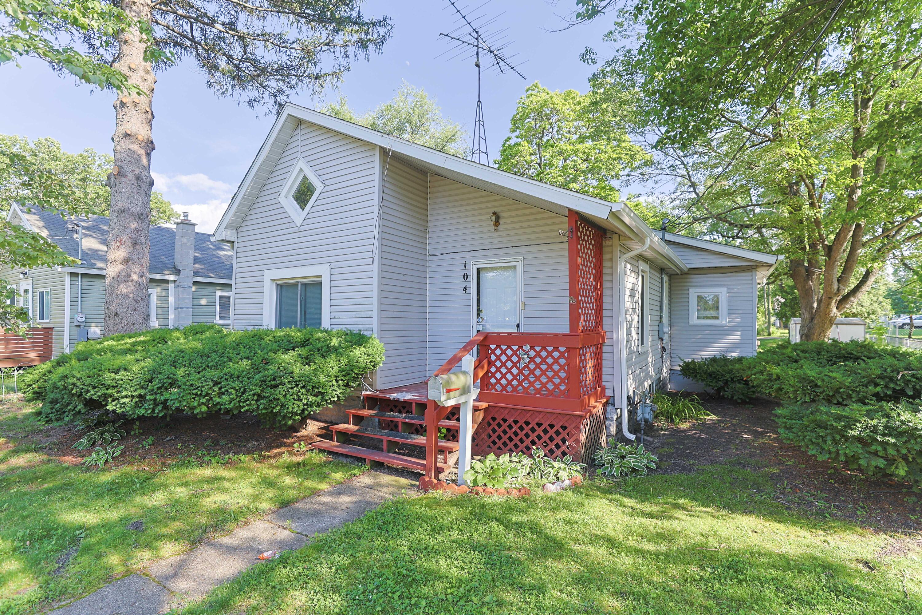 104 Clyborn Street Dowagiac, MI 49047 - Photo 2 of 48 104 Clyborn_IMG_3372