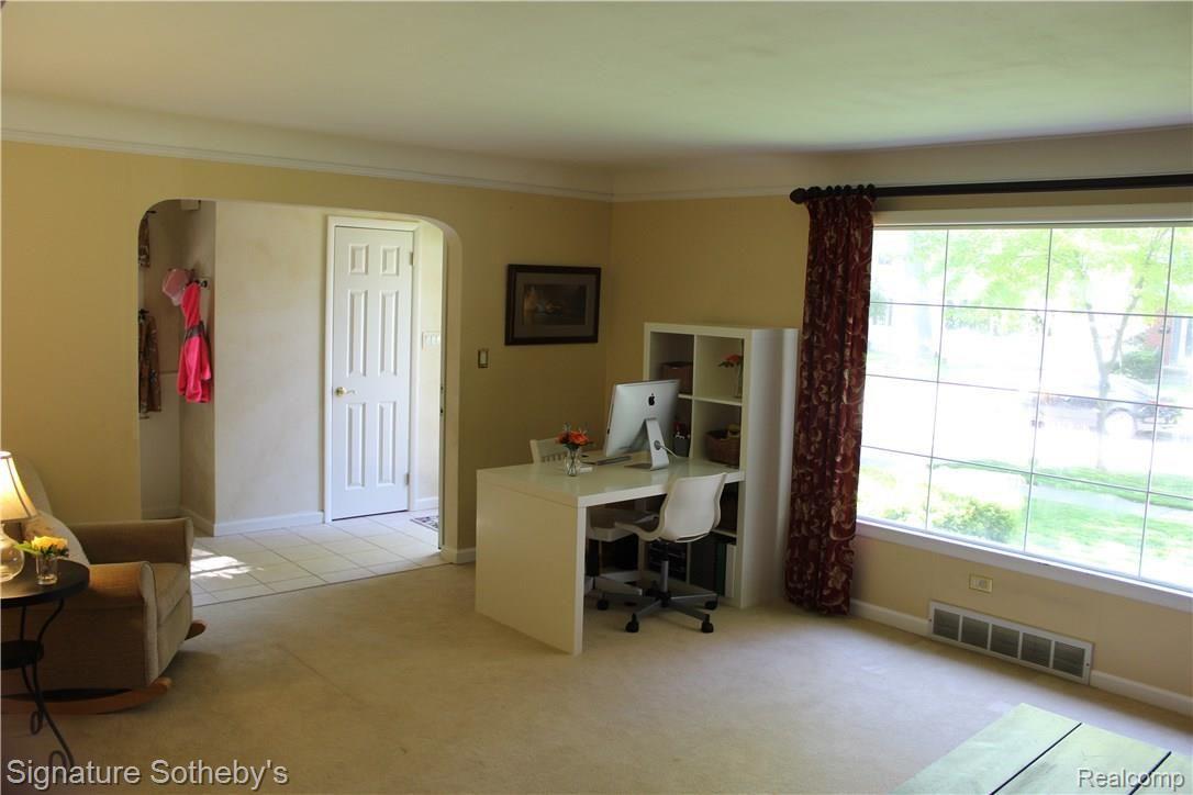 1748 Prestwick Road Grosse Pointe, MI 48236 - Photo 6 of 24 IMG_0983.jpg