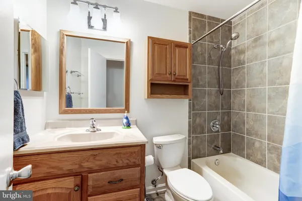$3,600 | 22 Newland Court, Sterling, VA 20165