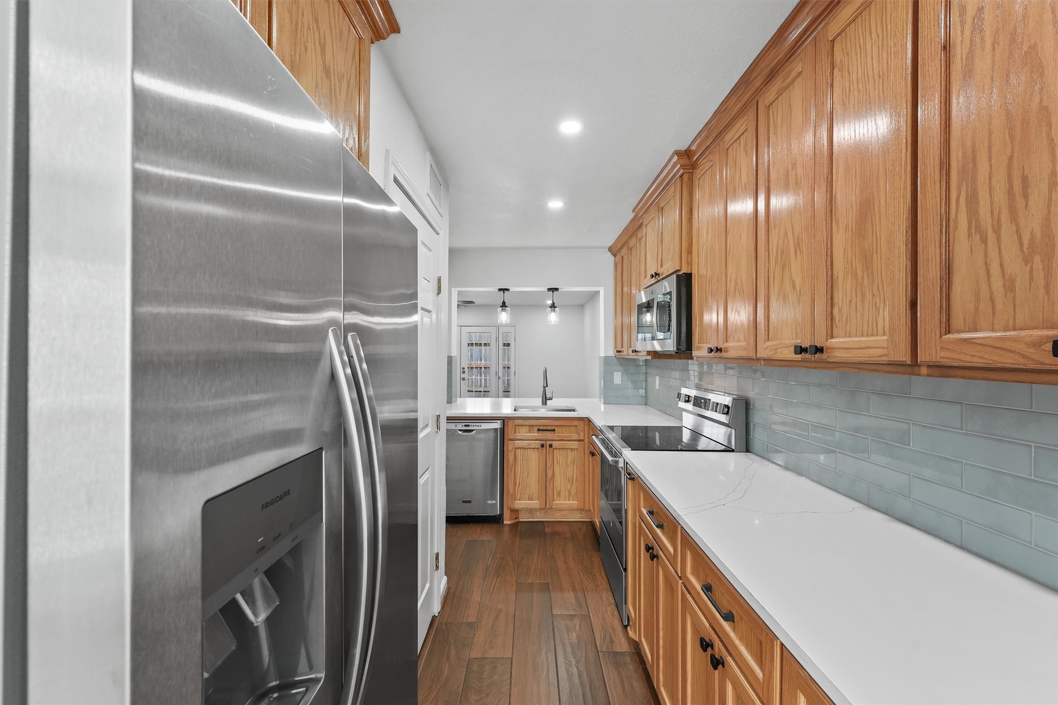 11550 Chimney Rock Road, Unit 536 Houston, TX 77035 - Photo 9 of 28 Stainless steel refrigerator included