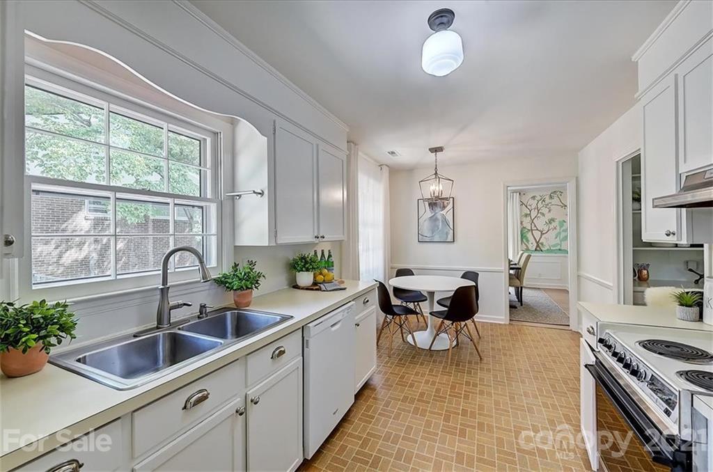 3623 Round Oak Road Charlotte, NC 28210 - Photo 11 of 34 Gallery Image 11