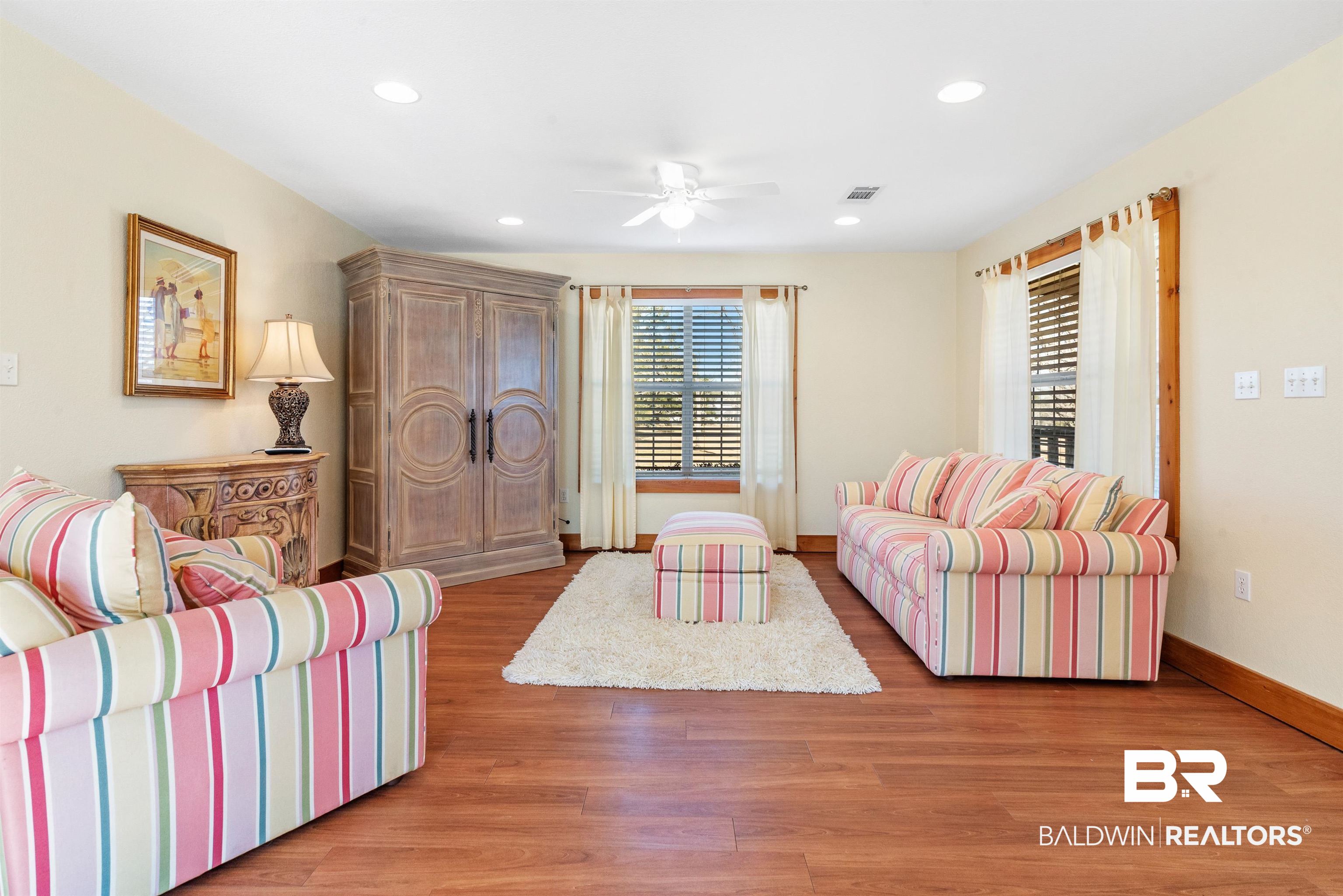 10708 Highway 98 Fairhope, AL 36532 - Photo 35 of 44 Cottage Living Room