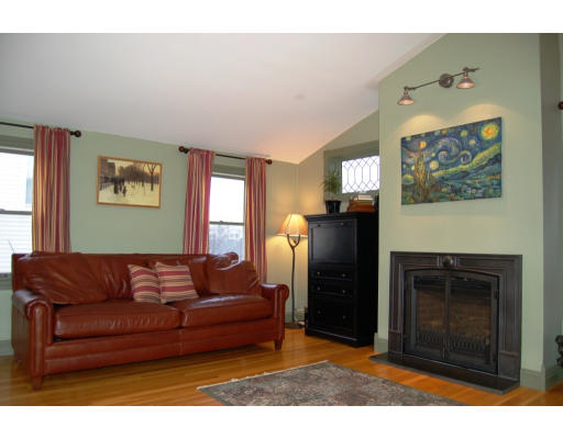 2 Seminary Street, Unit 4 Boston, MA 02129 - Photo 4 of 7 Gallery Image 4