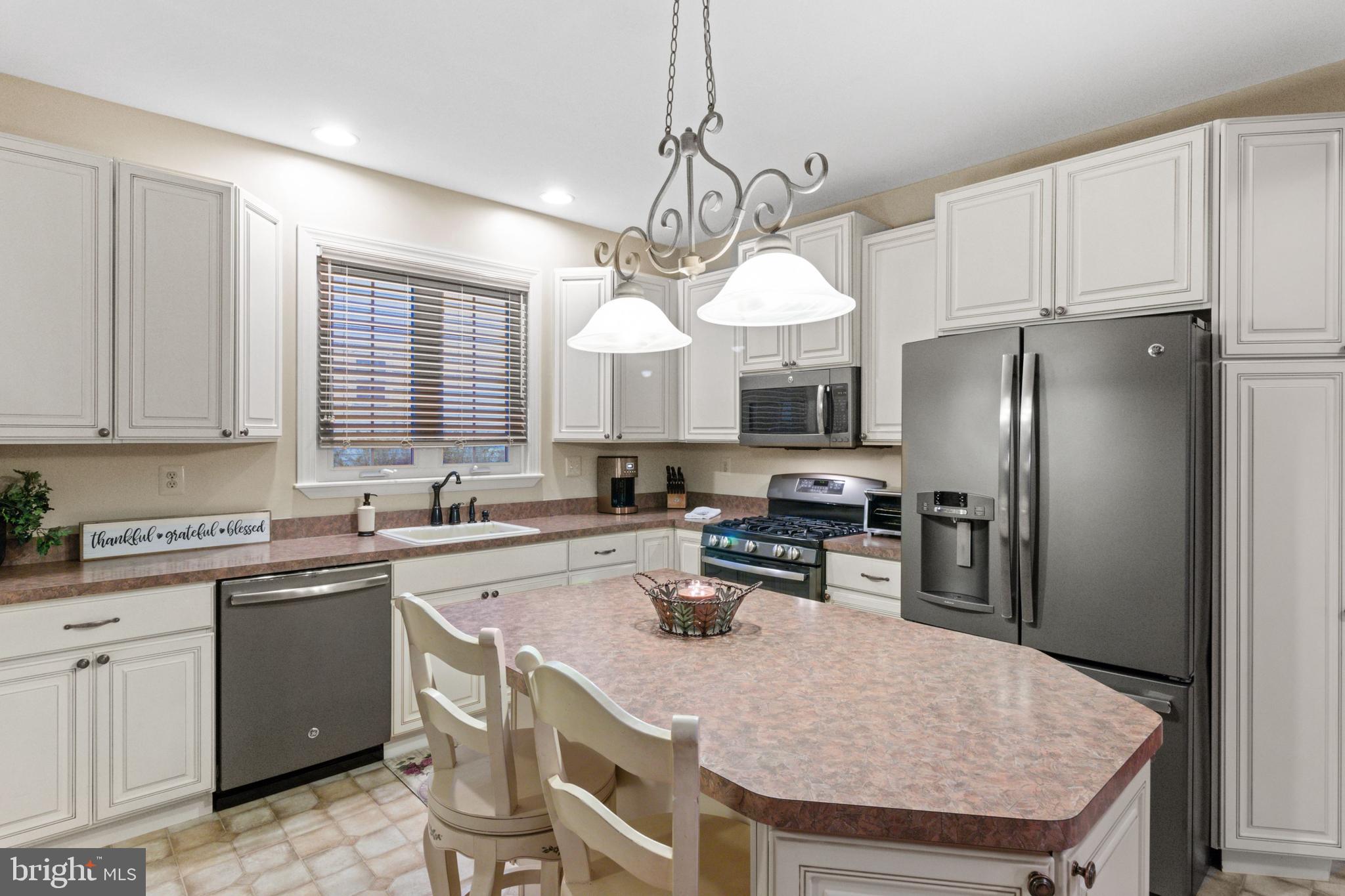 49 Valentine Road Warminster, PA 18974 - Photo 11 of 44 Kitchen w/ Island