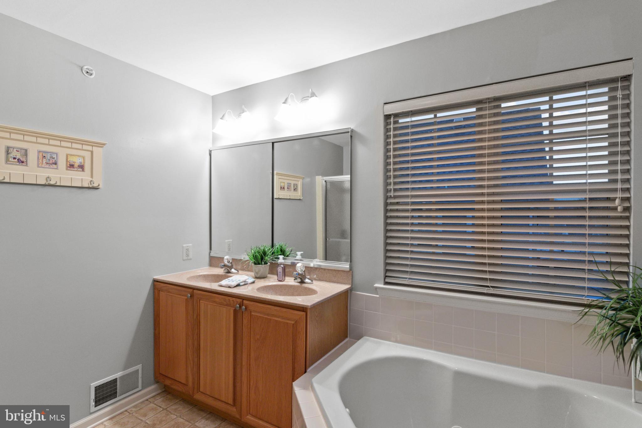 49 Valentine Road Warminster, PA 18974 - Photo 27 of 44 Master Bathroom