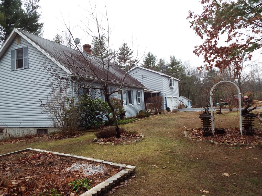 376 Hubbardston Road Barre, MA 01005 - Photo 2 of 21