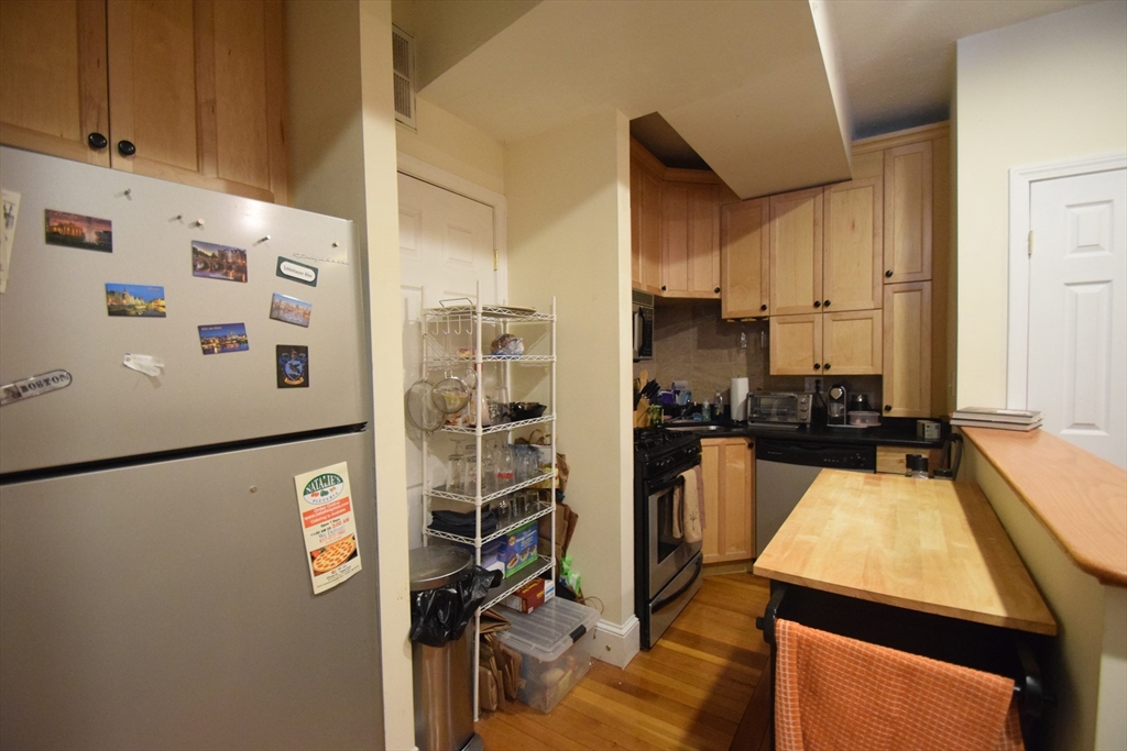 191 Winthrop Road, Unit 4 Brookline, MA 02445 - Photo 6 of 7