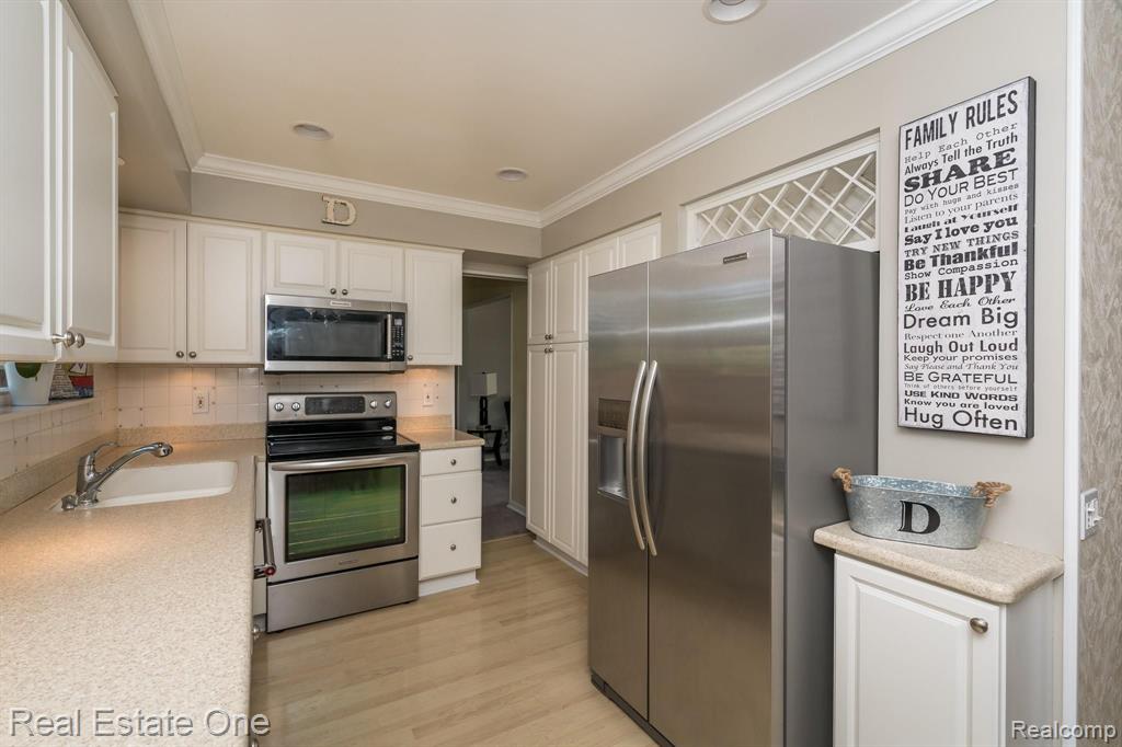 523 Whitney Drive Rochester Hills, MI 48307 - Photo 12 of 34