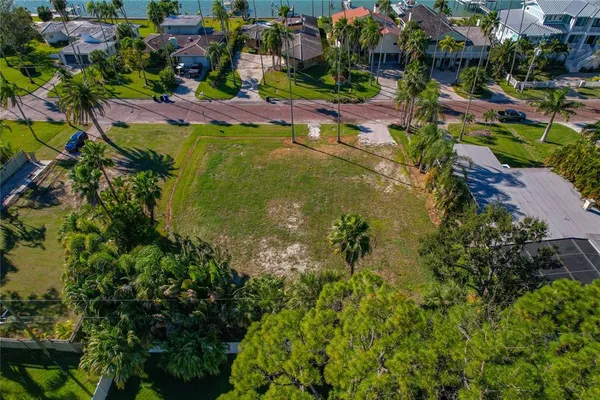 $587,000 | 1645 Santa Barbara Drive, Dunedin, FL 34698