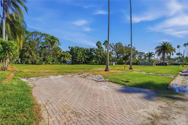 a view of a golf course