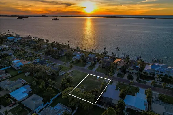 $587,000 | 1645 Santa Barbara Drive, Dunedin, FL 34698