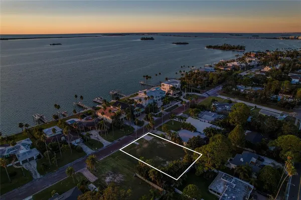 $587,000 | 1645 Santa Barbara Drive, Dunedin, FL 34698