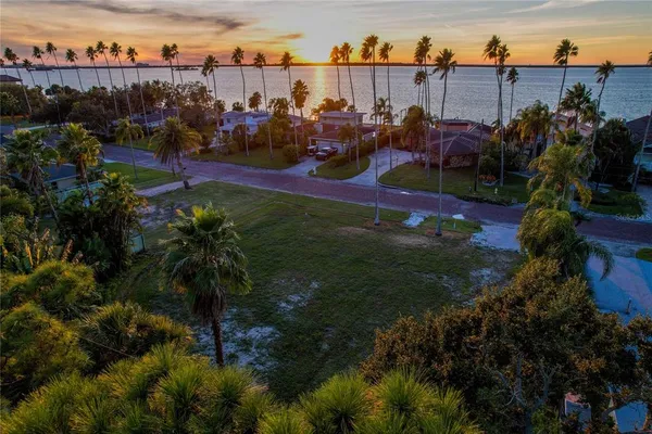 $587,000 | 1645 Santa Barbara Drive, Dunedin, FL 34698