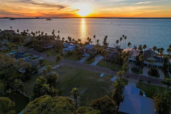 $587,000 | 1645 Santa Barbara Drive, Dunedin, FL 34698