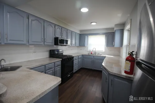 $2,100 | 417 Elmer Street, Trenton, NJ 08611