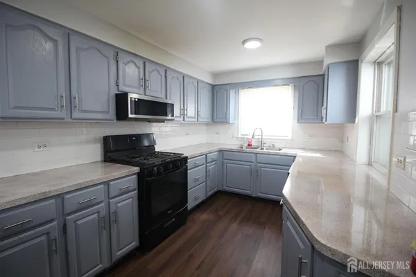 $2,100 | 417 Elmer Street, Trenton, NJ 08611