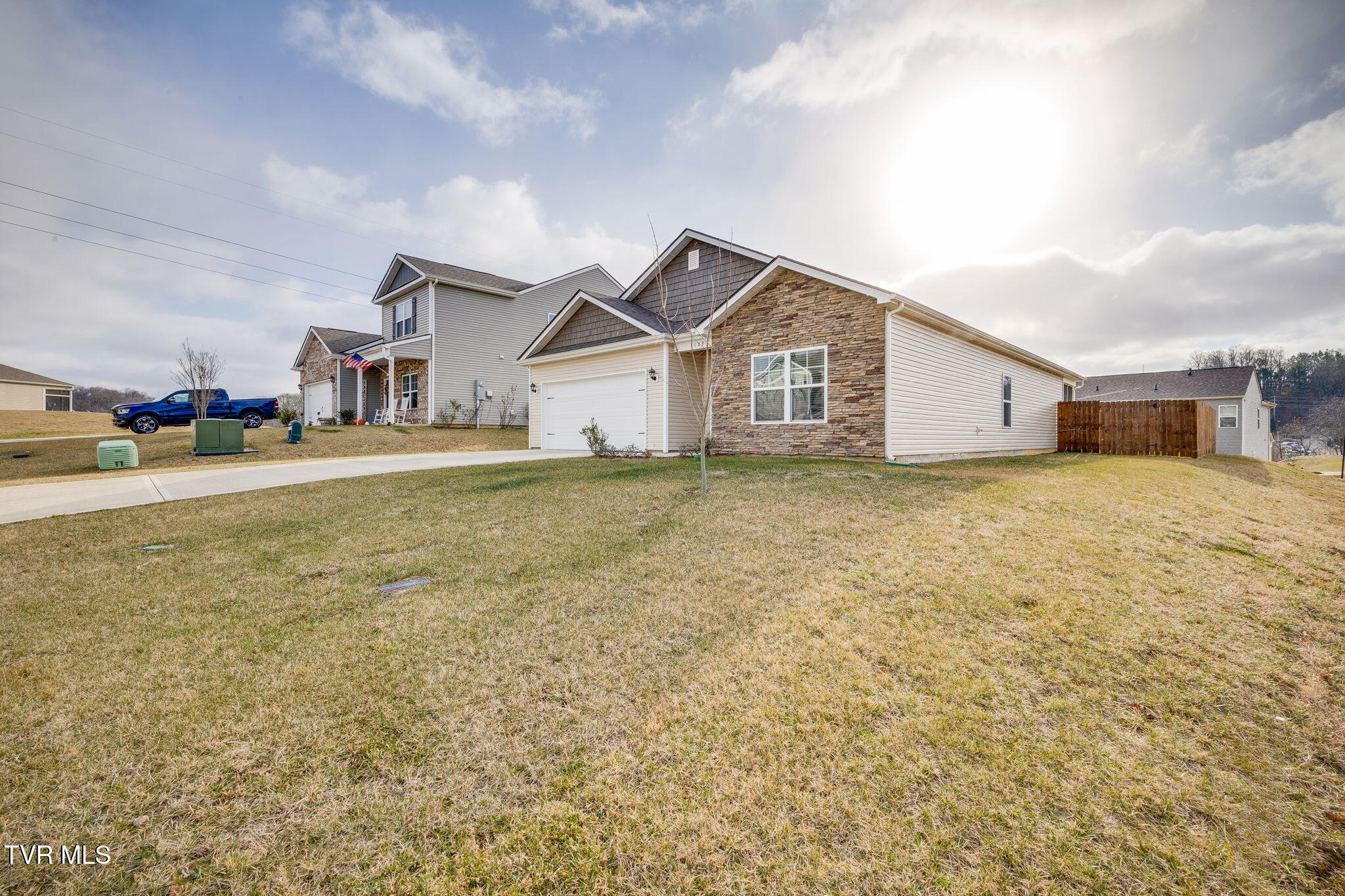 1109 Ridge Parke Kingsport, TN 37663 - Photo 2 of 24 002
